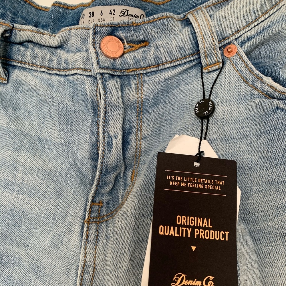 Light wash boyfriend jeans